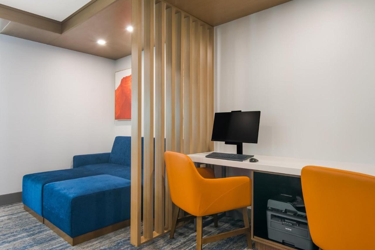 Holiday Inn Express & Suites - Springdale - Fayetteville Area ภายนอก รูปภาพ